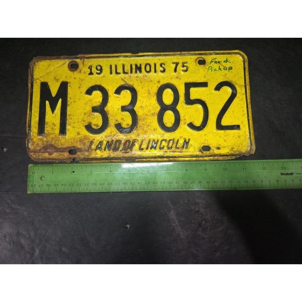 Illinois Vintage 1975 License Plate Land of Lincoln Yellow Black M 33 852 Ford